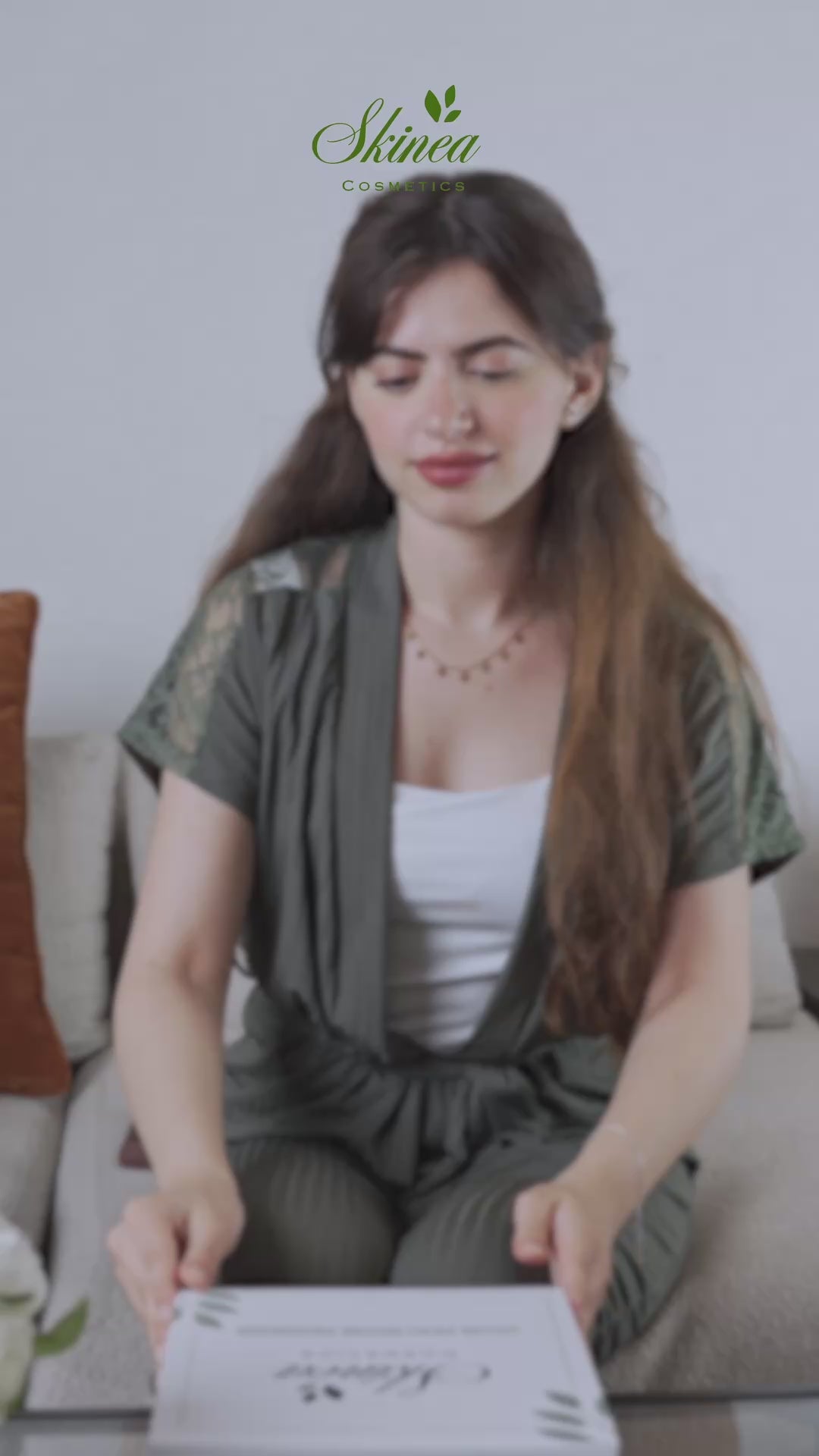 Charger la vidéo : Vidéo de démonstration du pack lancement Skinea Cosmetics : soins visage au thé vert, purifiant, hydratants et naturels, disponible à 449 DH avec livraison gratuite OFFRE DE LANCEMENT